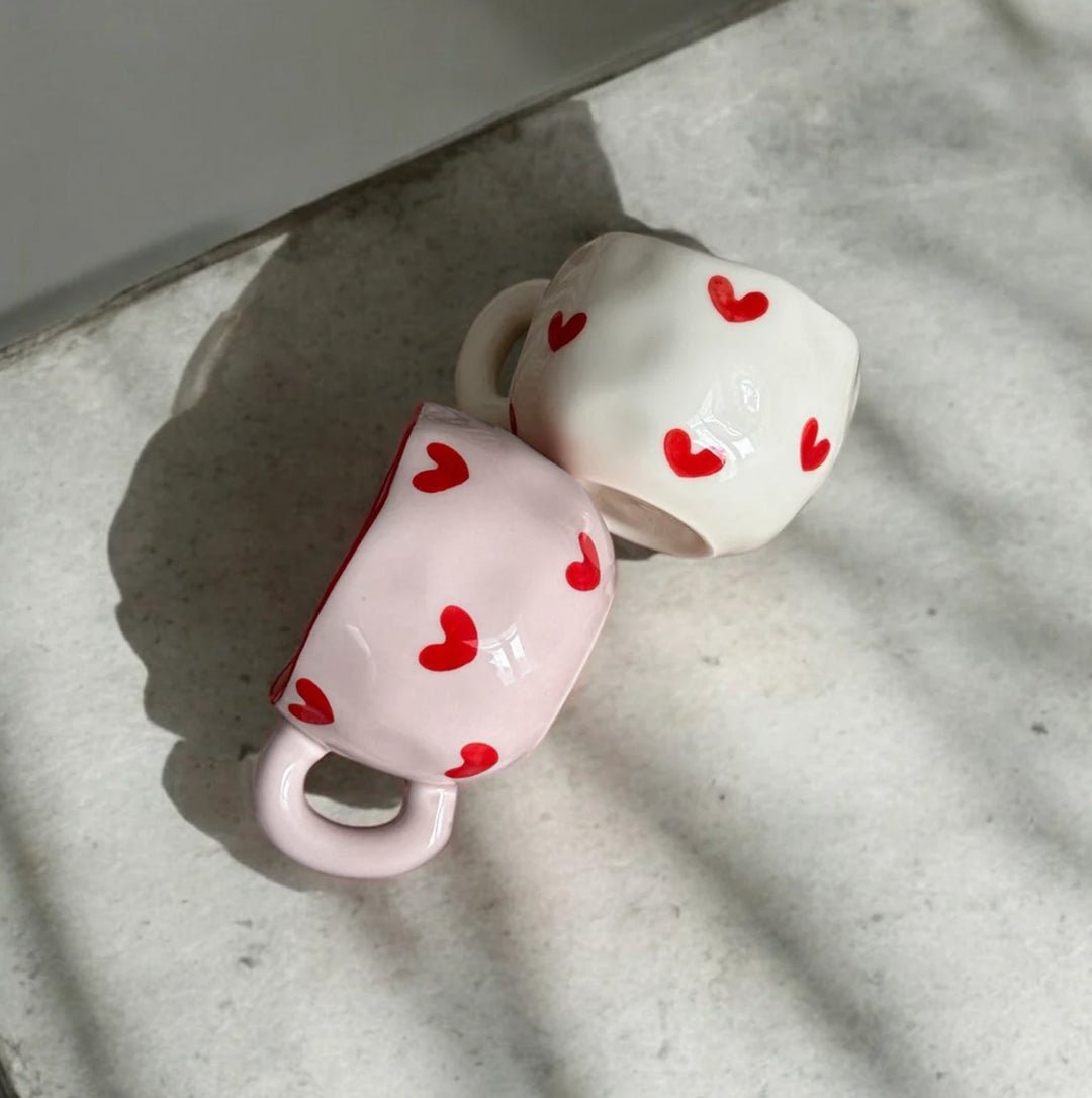 Keramische mok voor thuis met hartjesmotief