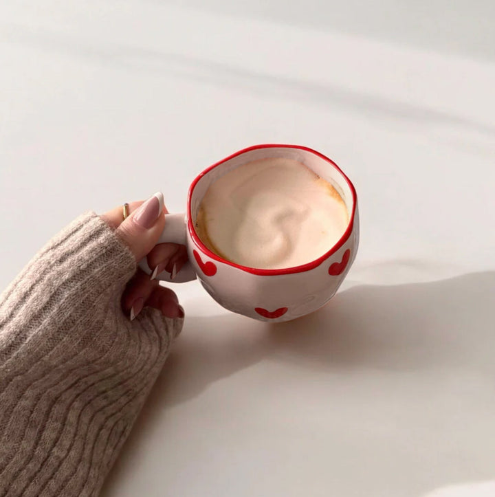 Keramische mok voor thuis met hartjesmotief