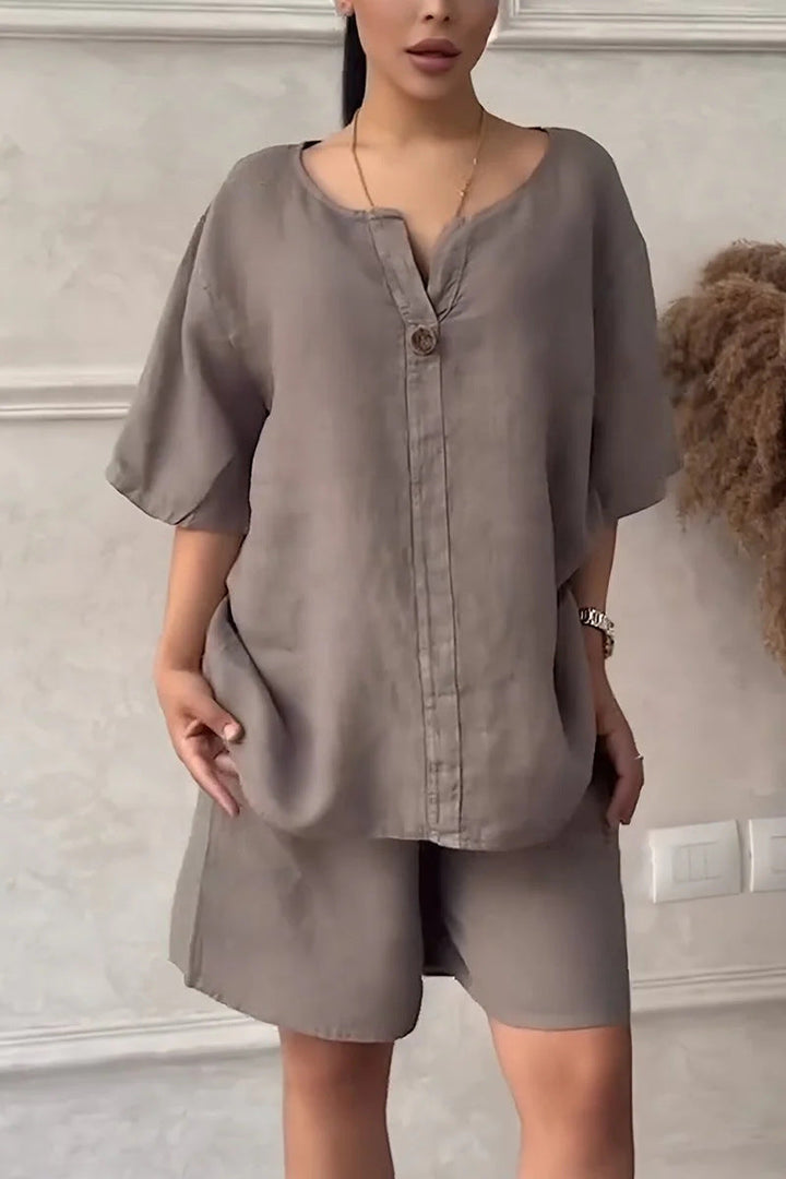 Casual losse damesblouse en hoog uitgesneden shortset - Maike