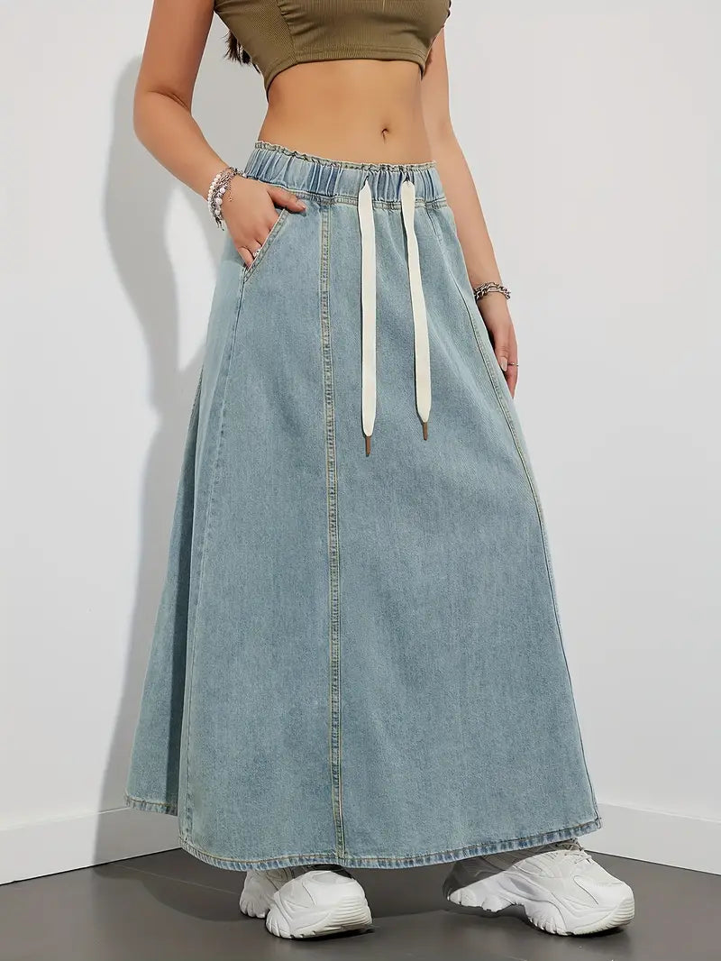 Lange denim rok met verstelbaar trekkoord, comfortabel en veelzijdig, perfect voor een casual en trendy look
