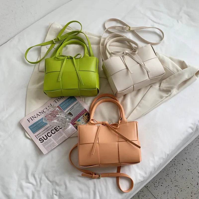 Kleine schoudertas met gevlochten effect - Lía