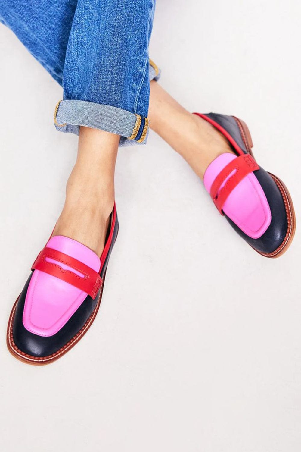 Klassieke dames mocassins met tweekleurig detail aan de voorkant en platte zool - Lurexa