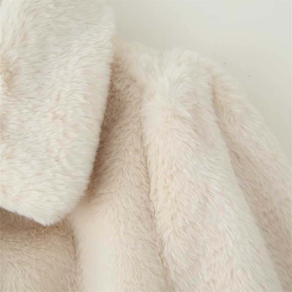 Korte bontjas met riem in zachte lijnen - Karolina