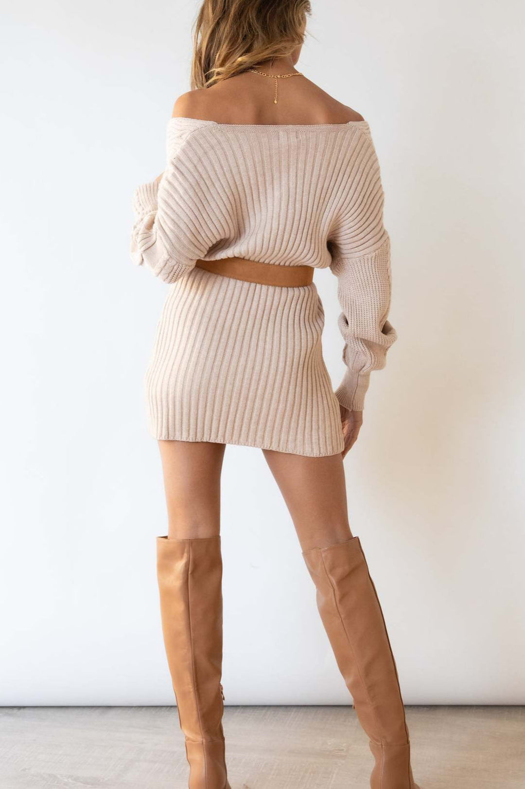 Gebreide damesjurk met gekruiste halslijn - Ragnheidr