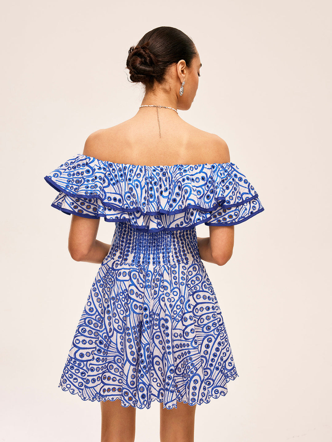 Hanna - Half doorschijnende off-shoulder jurk met ruches