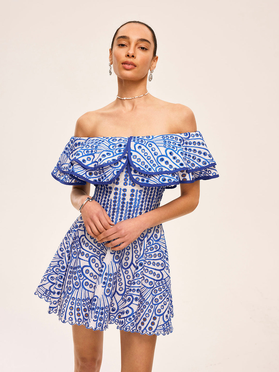 Hanna - Half doorschijnende off-shoulder jurk met ruches