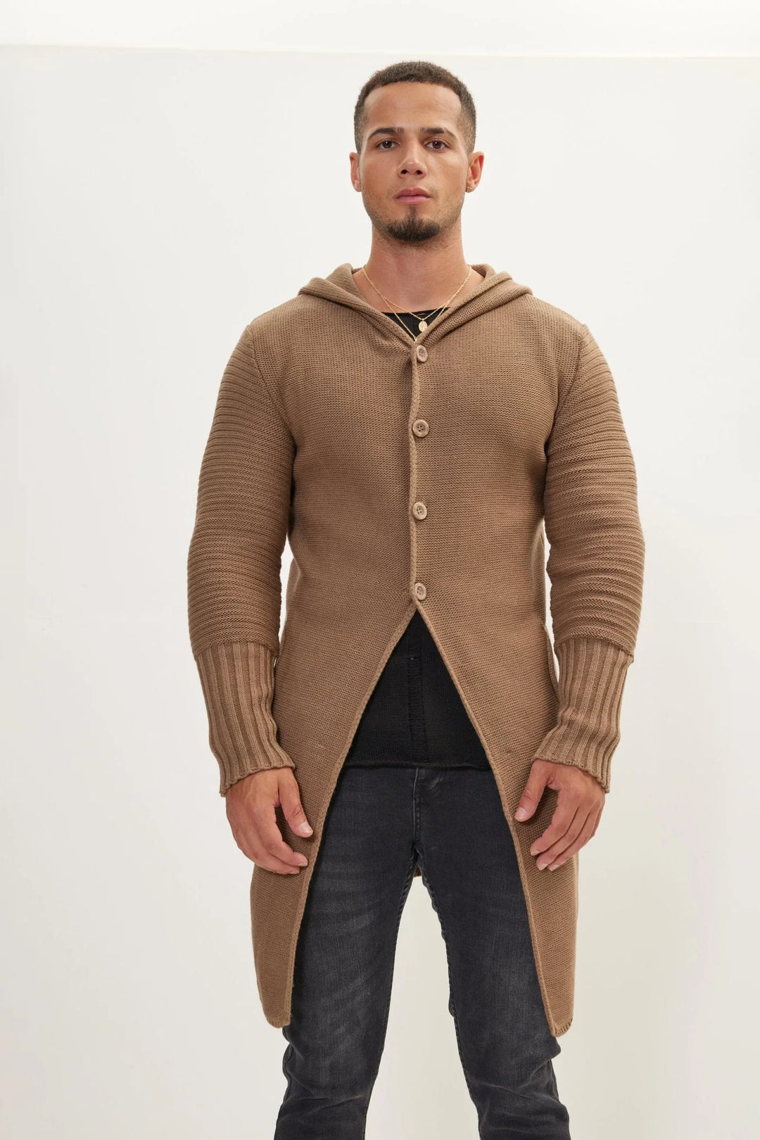 Lang gebreid vest met capuchon en knopen - Baptiste