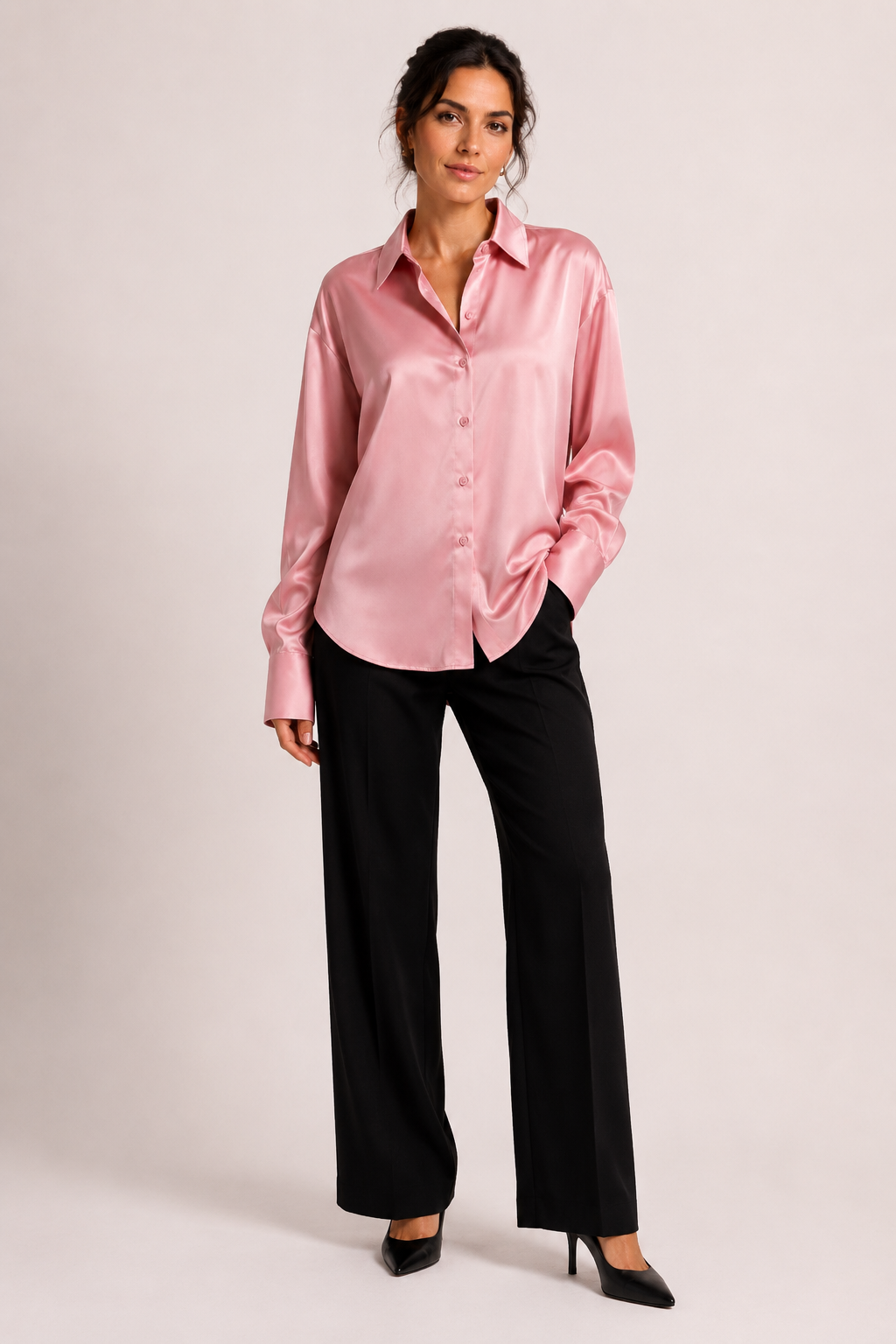 Satijnen damesblouse met lange mouwen en knoopsluiting aan de voorkant - Hannelore