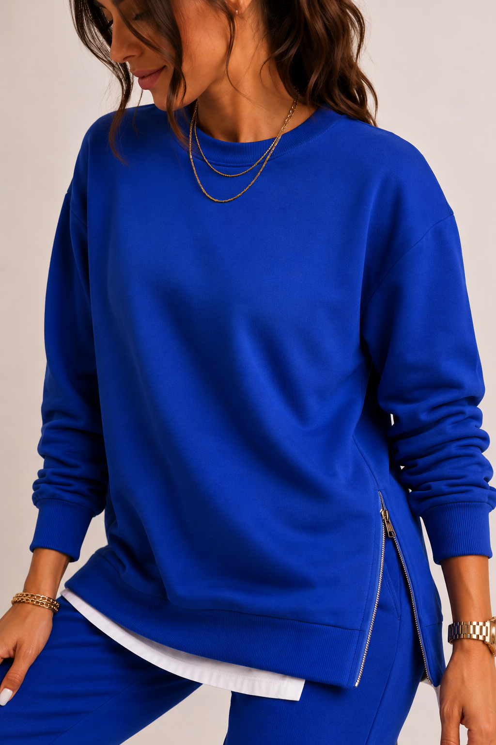Damesset bestaande uit een sweater met zijsplitten en een joggerbroek - Louise