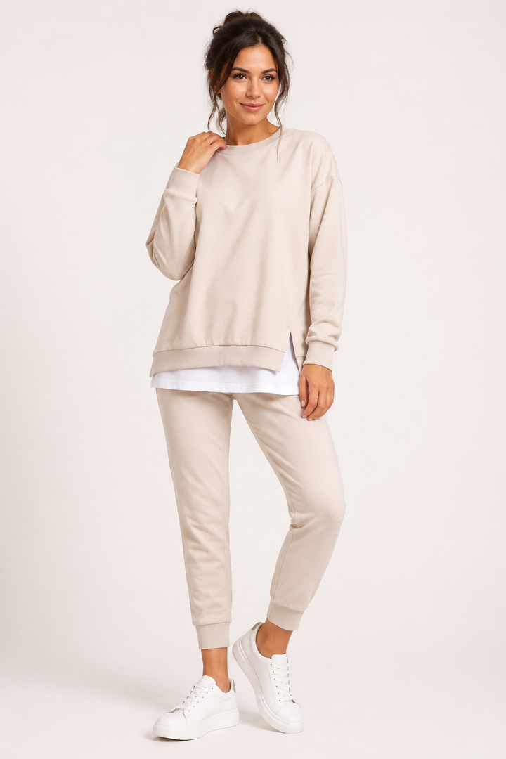 Damesset bestaande uit een sweater met zijsplitten en een joggerbroek - Louise