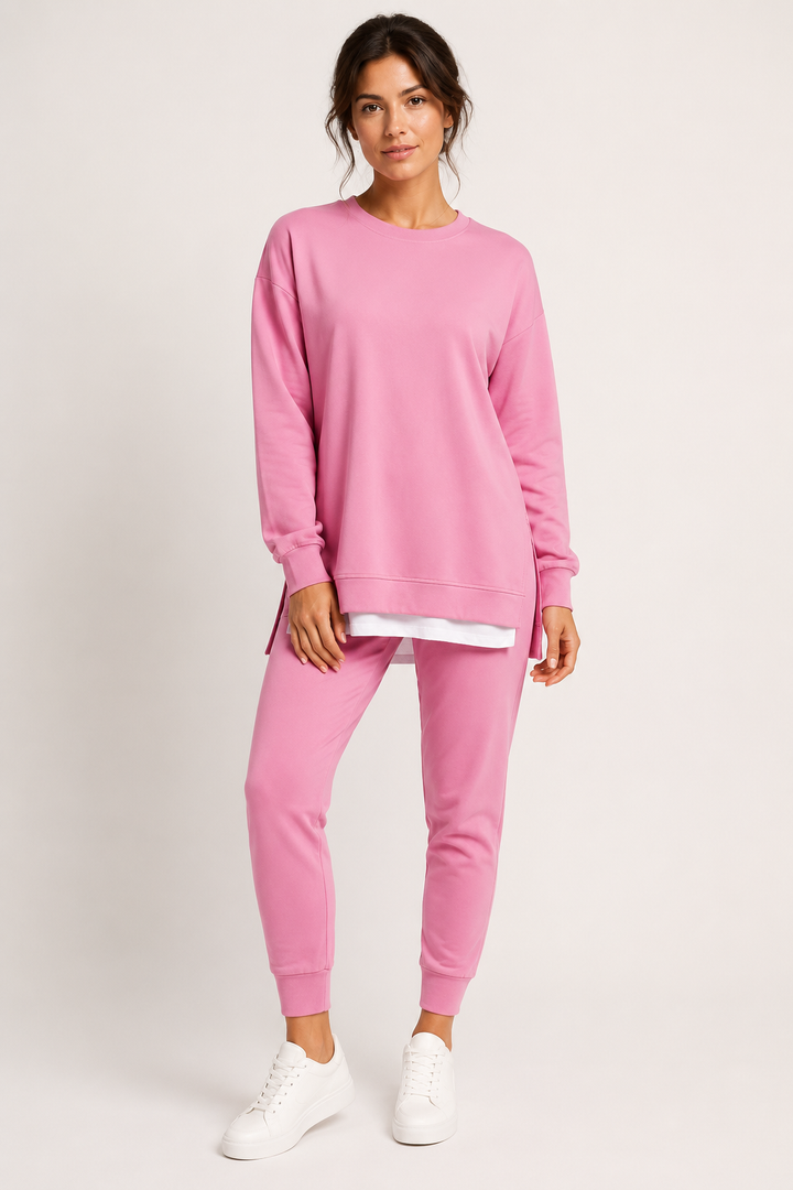 Damesset bestaande uit een sweater met zijsplitten en een joggerbroek - Louise