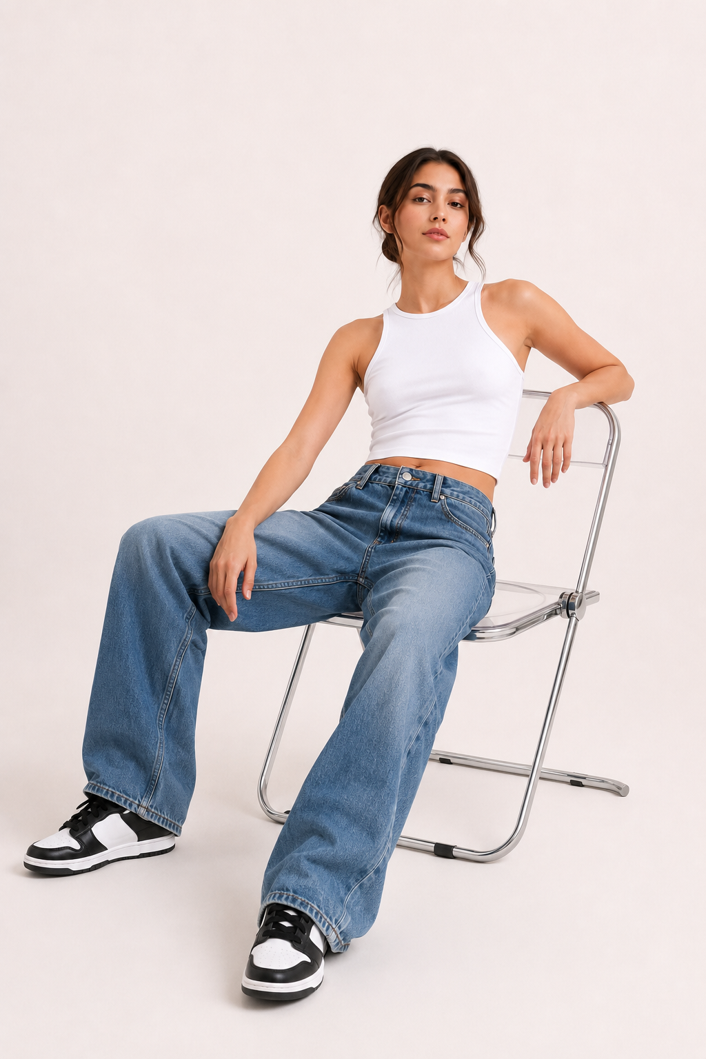 Damesjeans met wijde pijpen, lichte wassing en lange zoom - Helga