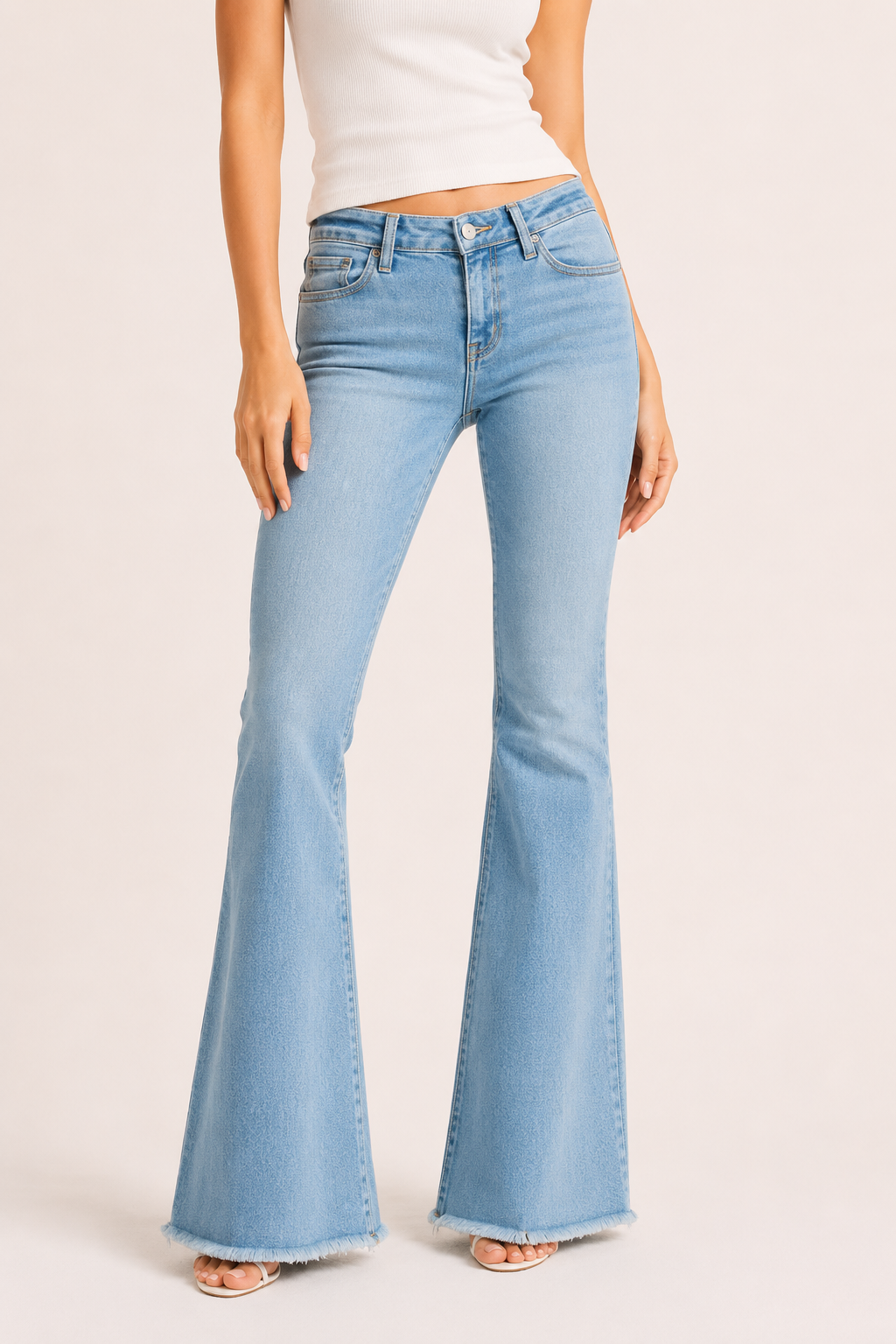 Damesjeans met hoge taille en uitlopende pijpen en gerafelde zoom - Anika