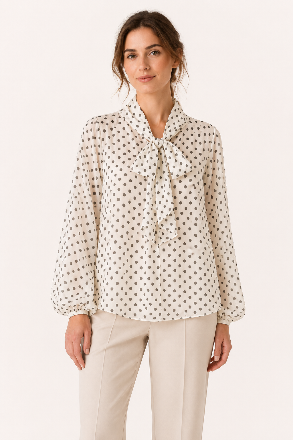 Damesblouse met stippen en lange mouwen, voorzien van een strik - Hannelore