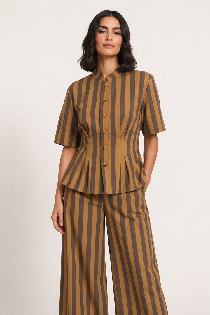 Elegante set bestaande uit een blouse met korte mouwen en een broek - Caussie