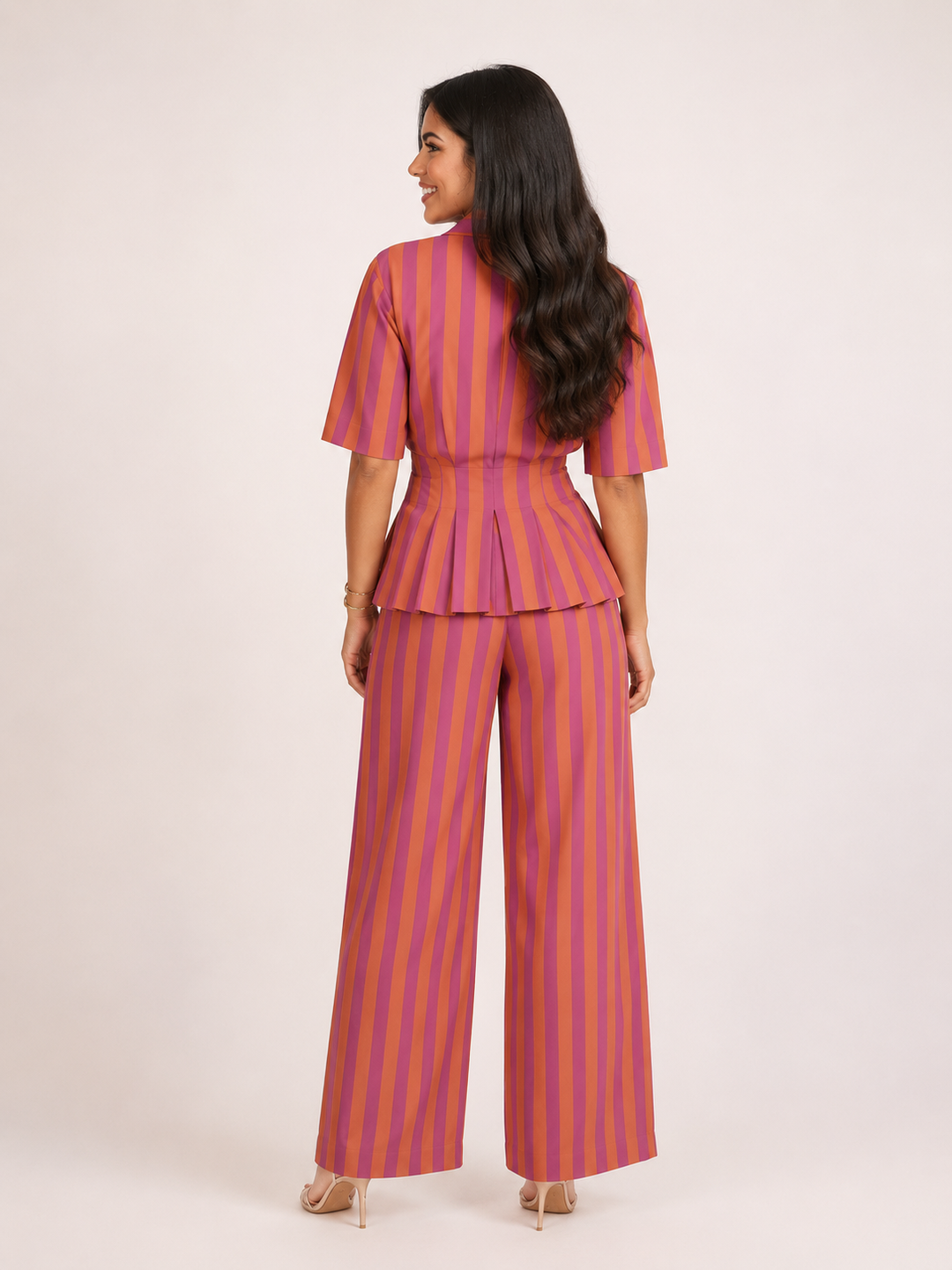 Elegante set bestaande uit een blouse met korte mouwen en een broek - Caussie
