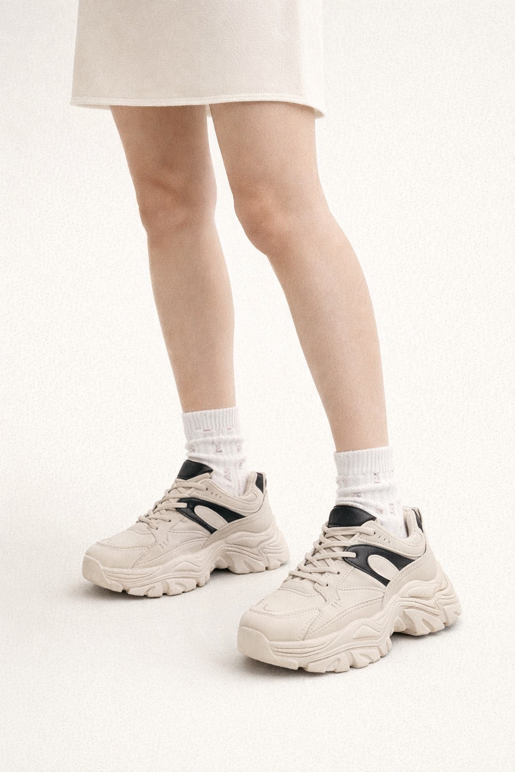 Damessportschoenen met stevige zolen en modern design - Alessandra