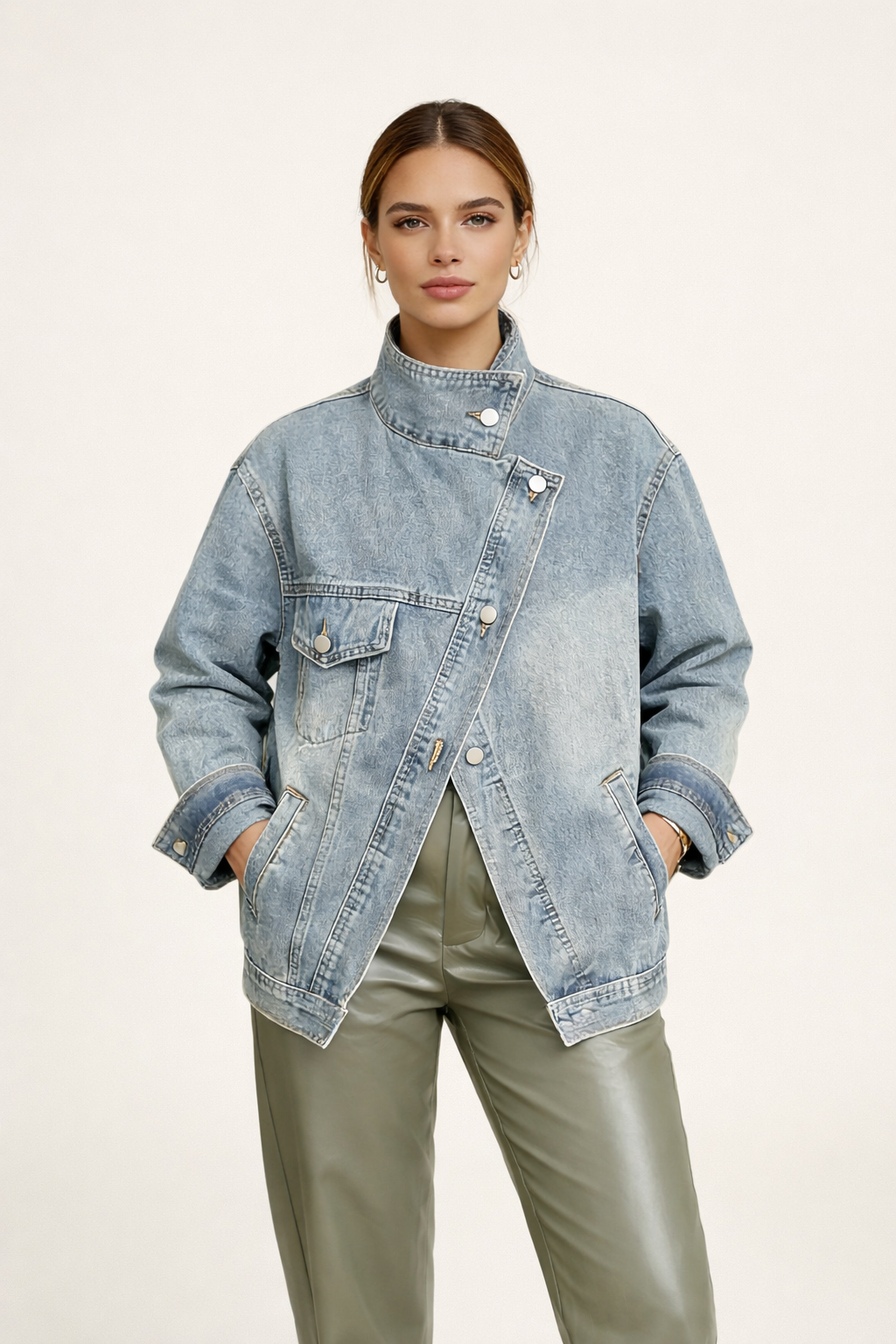 Damesjas van oversized denim met hoge kraag - Kaia