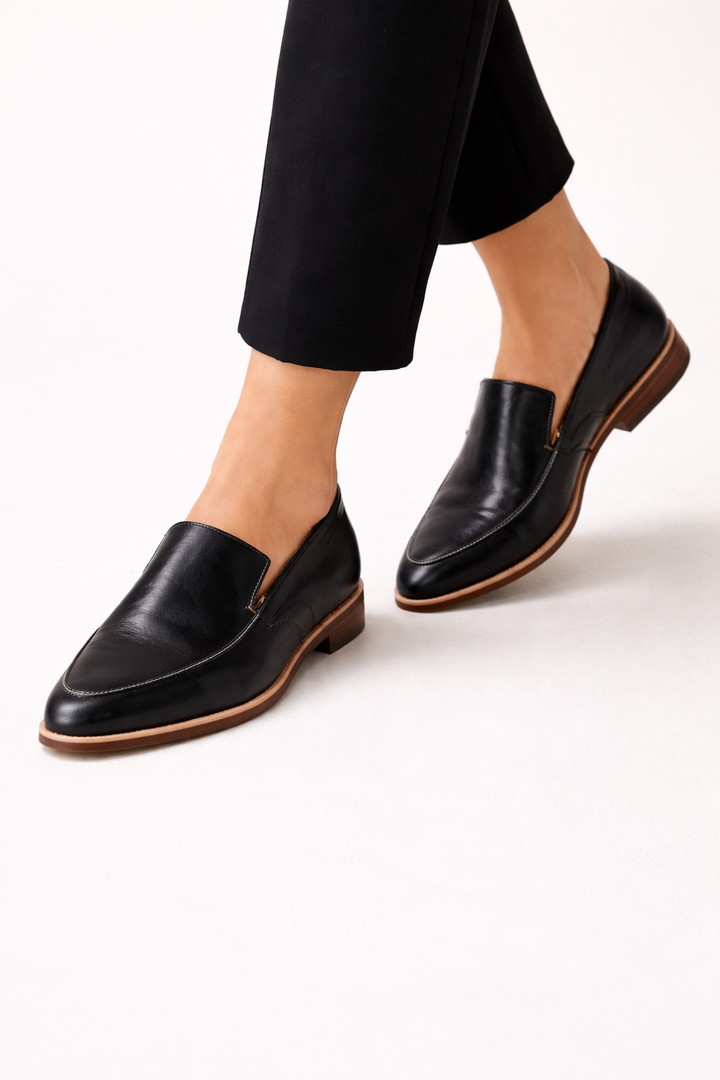 Platte mocassins voor dames met leereffect en slip on teennaad - Vireka