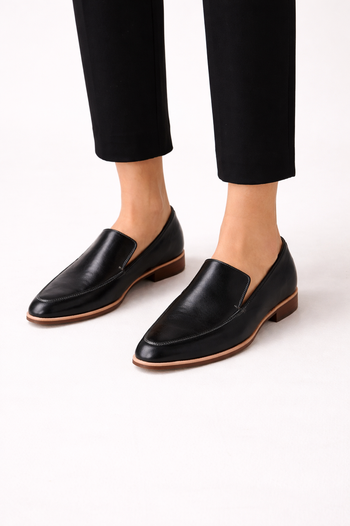 Platte mocassins voor dames met leereffect en slip on teennaad - Vireka
