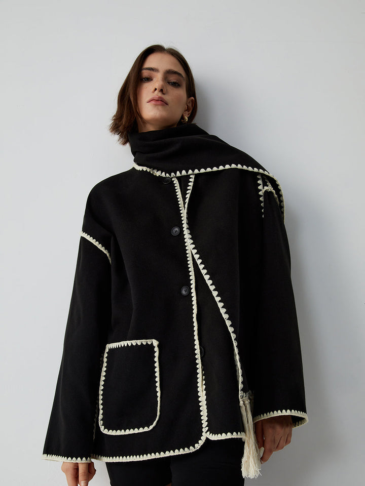 Damesjas met contrasterende biezen en stijlvolle sjaal - Alesha