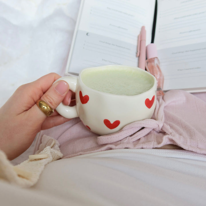 Keramische mok voor thuis met hartjesmotief