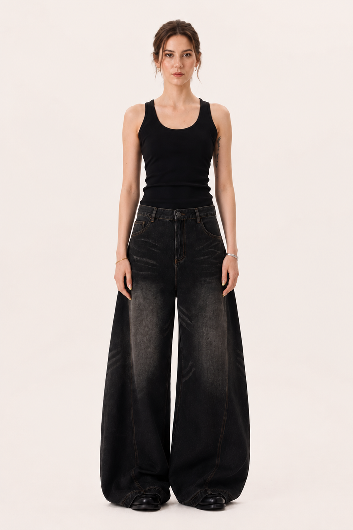 Baggy damesjeans met extra wijde pijpen, gebogen naden en een versleten wassing - Liesel