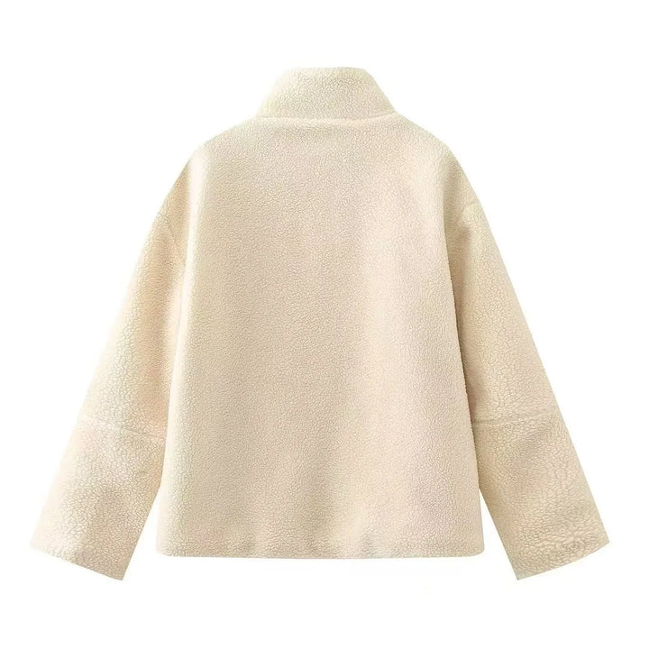 Damesjas met brede revers en pluche sluiting - Aino