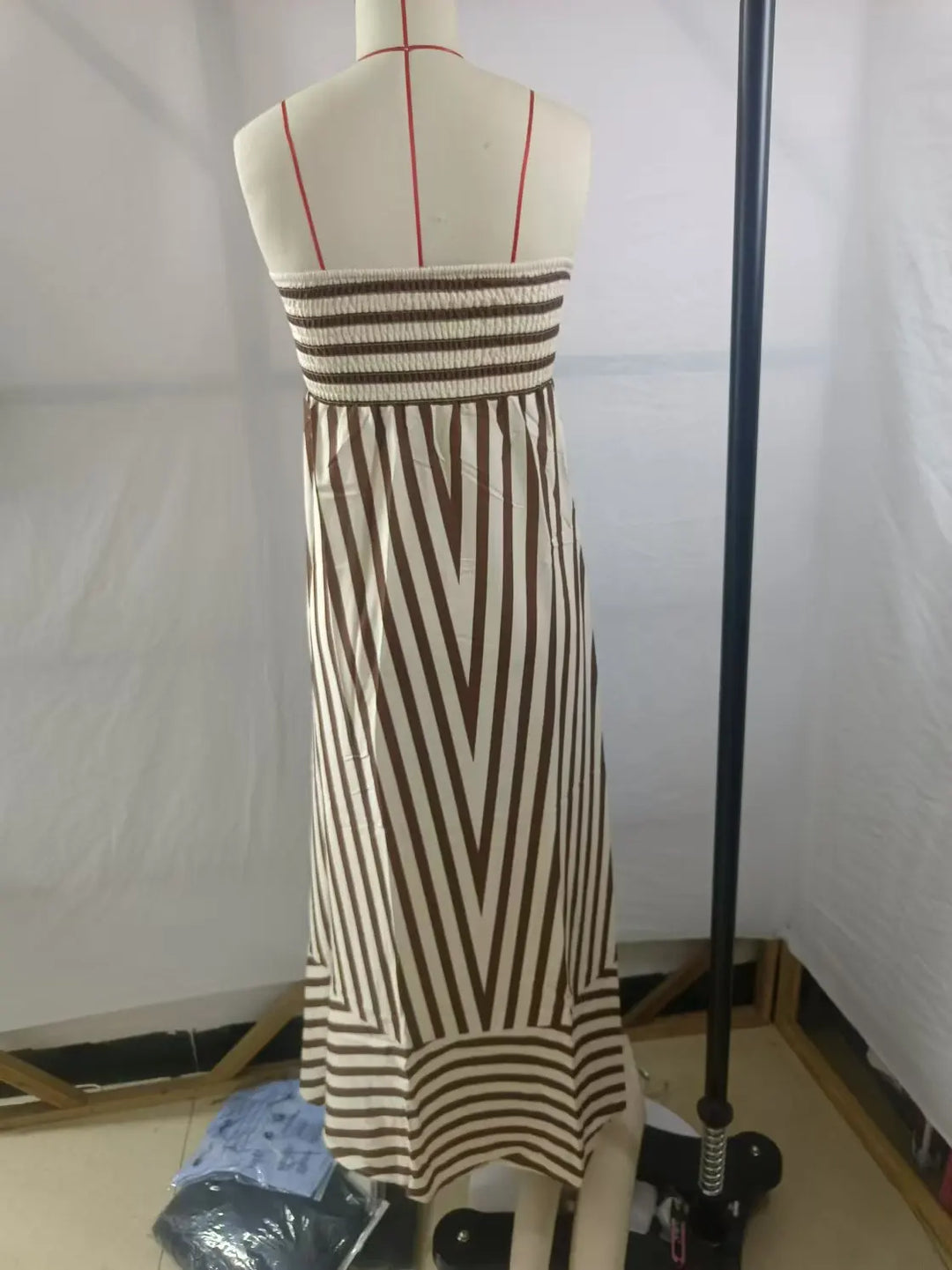 Maxi-jurk voor dames met streepdessin en strapless halslijn - Alvera