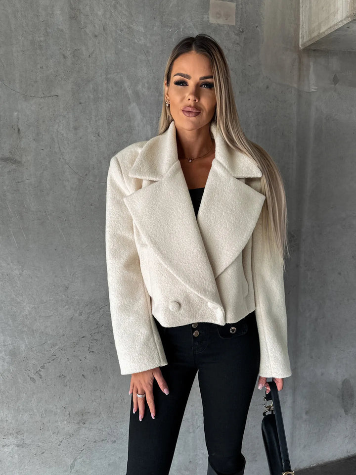Korte damesjas met revers en oversized pasvorm - Annika