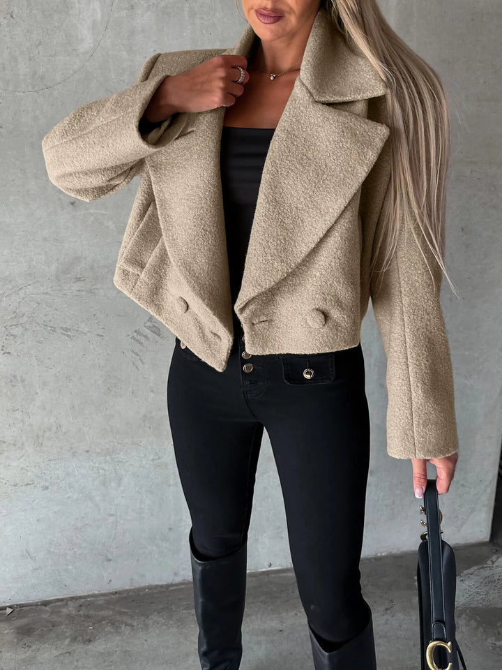 Korte damesjas met revers en oversized pasvorm - Annika