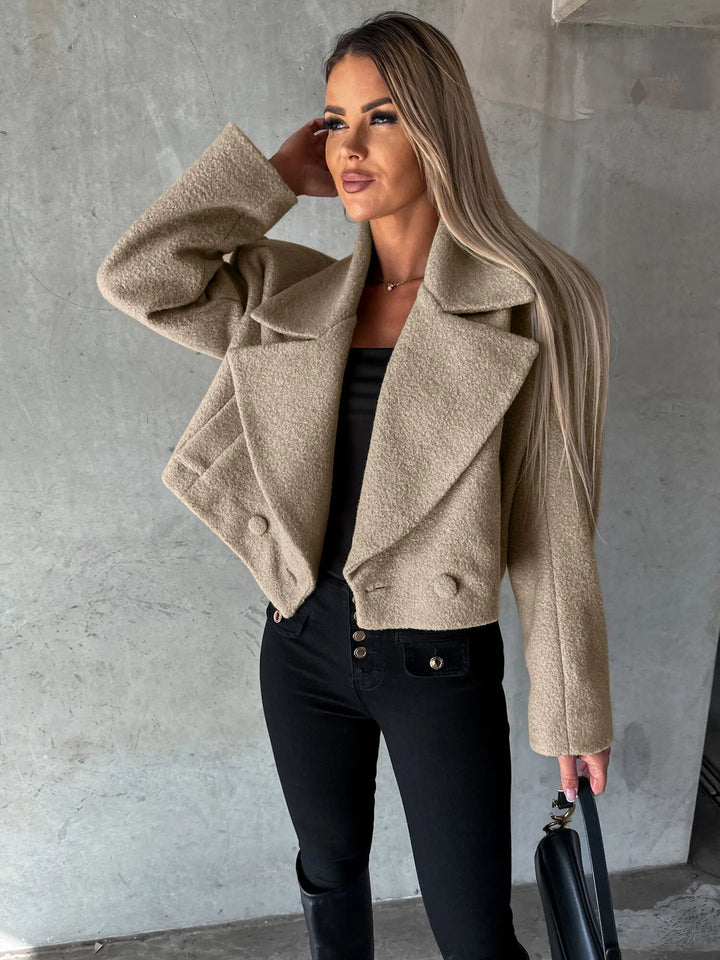 Korte damesjas met revers en oversized pasvorm - Annika