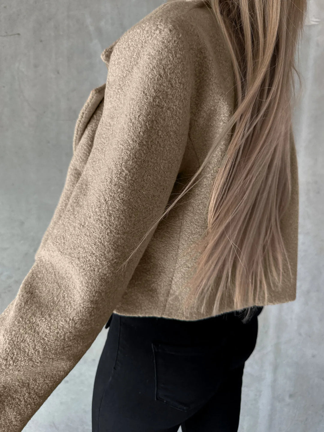 Korte damesjas met revers en oversized pasvorm - Annika