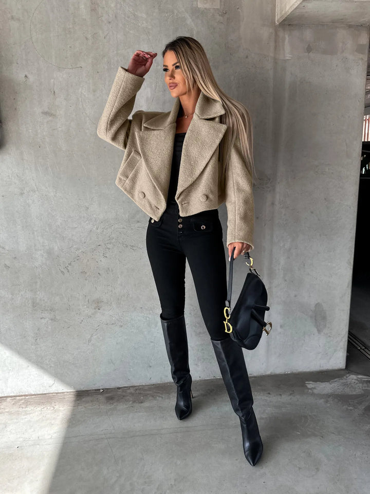Korte damesjas met revers en oversized pasvorm - Annika