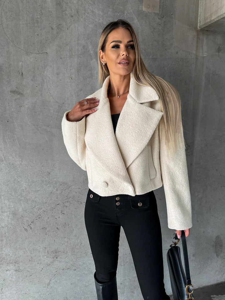 Korte damesjas met revers en oversized pasvorm - Annika