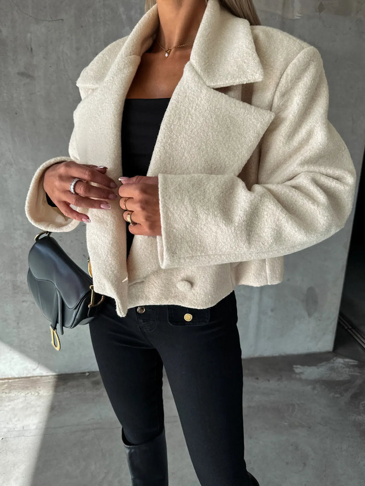 Korte damesjas met revers en oversized pasvorm - Annika