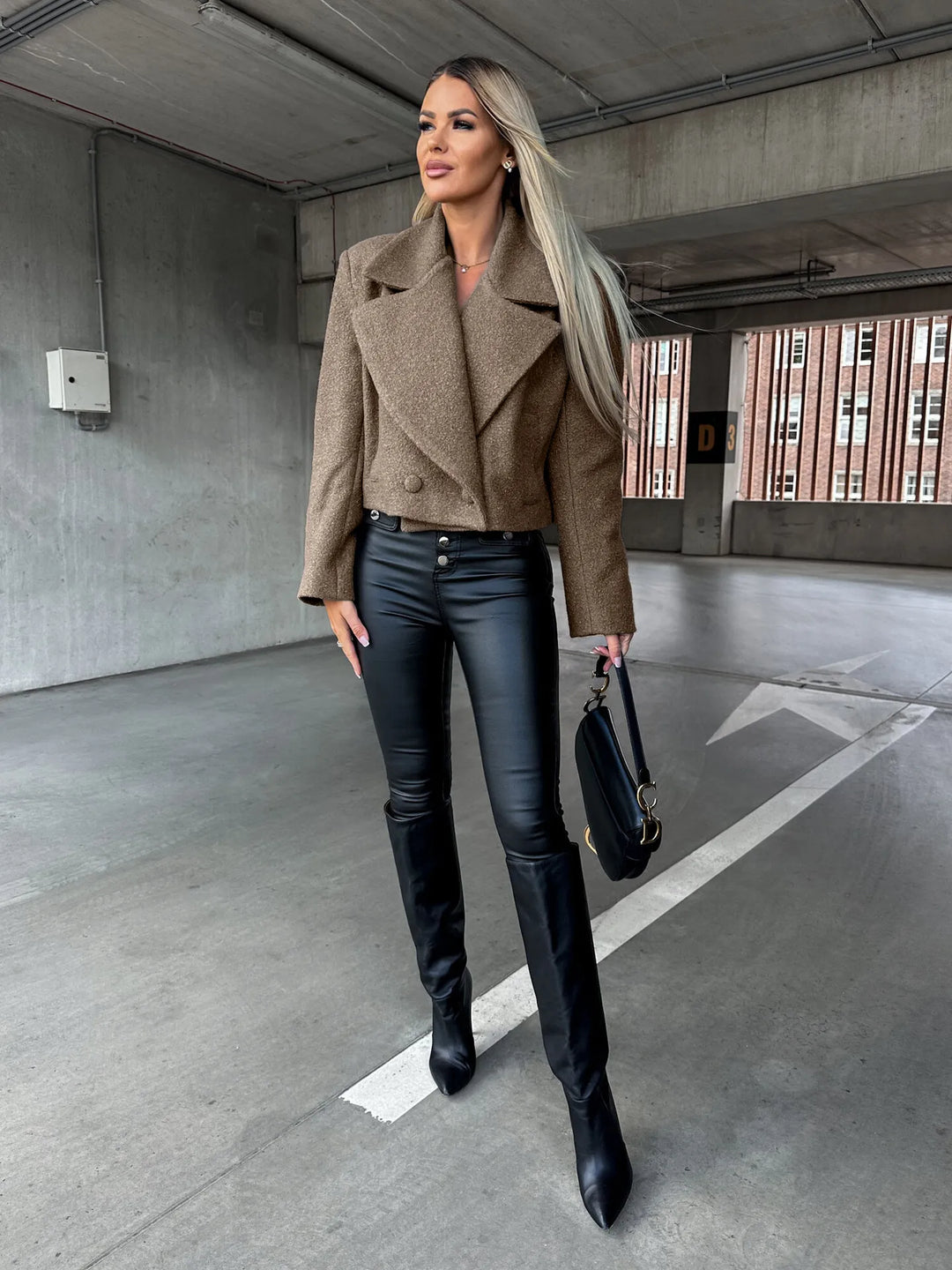 Korte damesjas met revers en oversized pasvorm - Annika