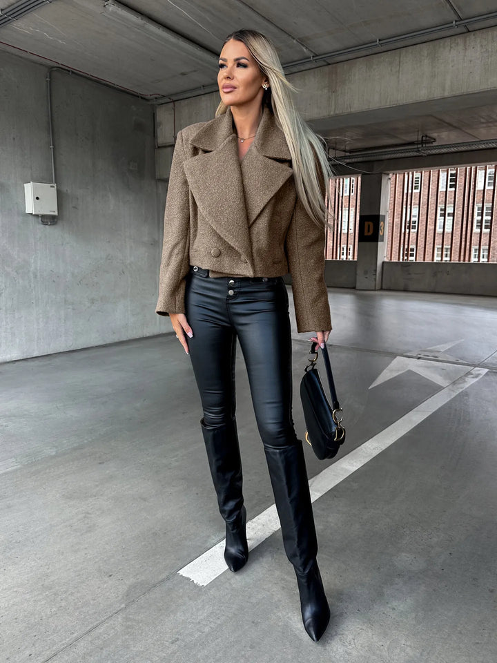 Korte damesjas met revers en oversized pasvorm - Annika