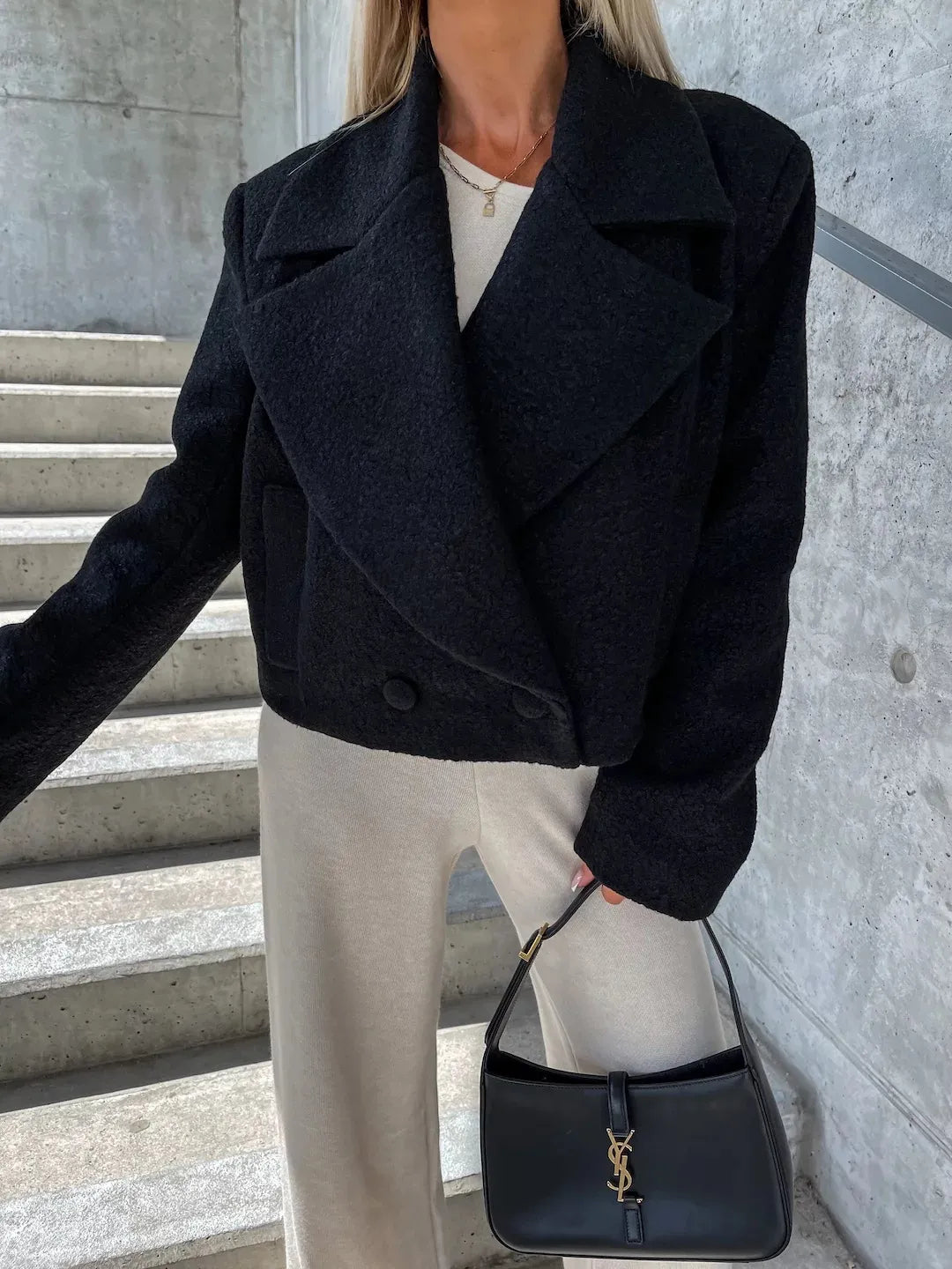 Korte damesjas met revers en oversized pasvorm - Annika