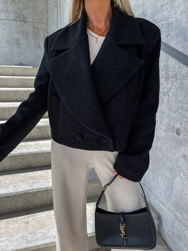 Korte damesjas met revers en oversized pasvorm - Annika