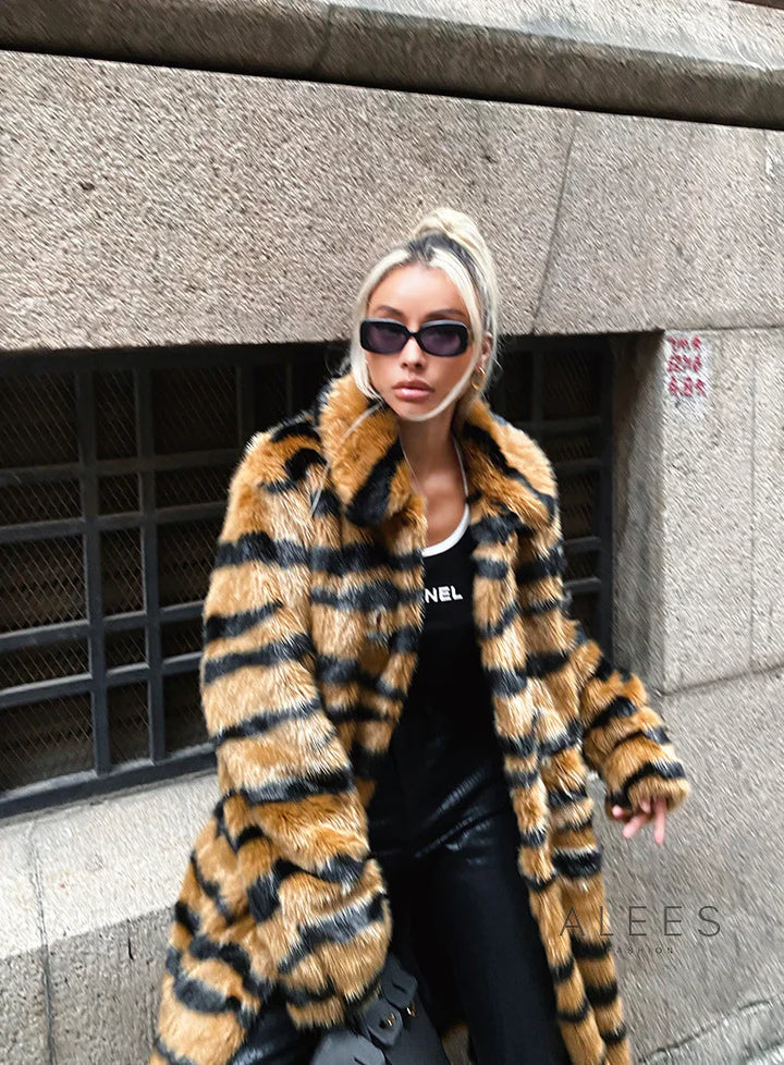 Lange damesjas met imitatiebonteffect en dierenprint - Brisa