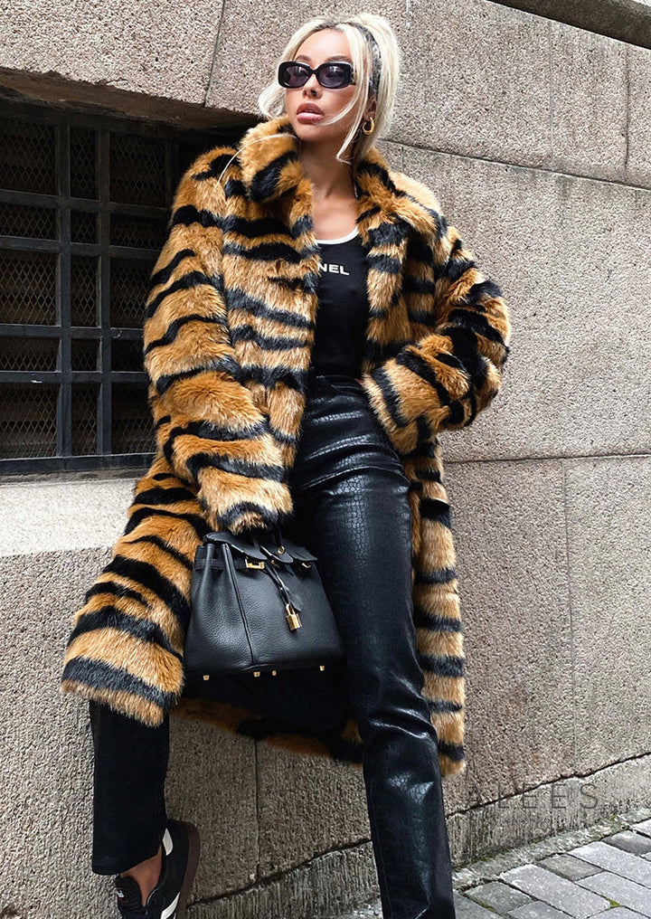 Lange damesjas met imitatiebonteffect en dierenprint - Brisa