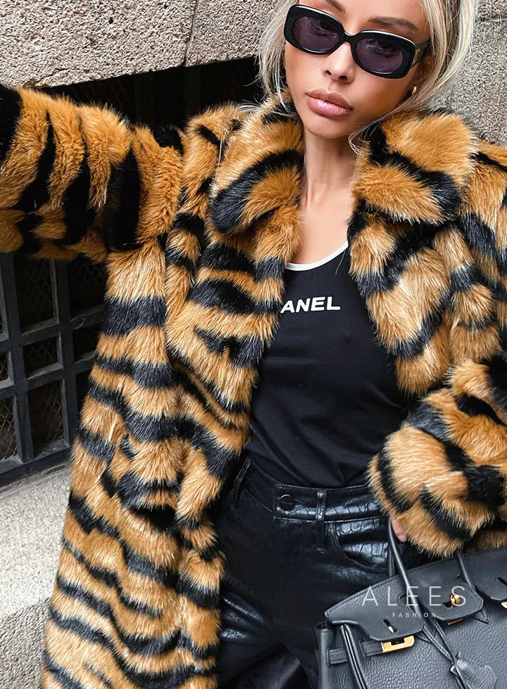 Lange damesjas met imitatiebonteffect en dierenprint - Brisa