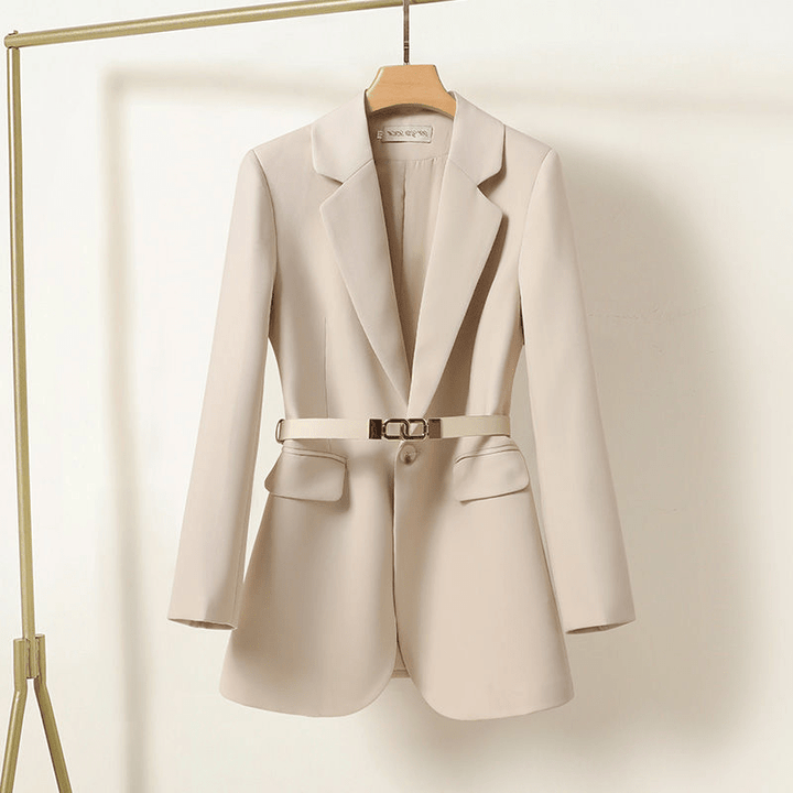 Getailleerde damesblazer met een elegante, klassieke riem - Mila