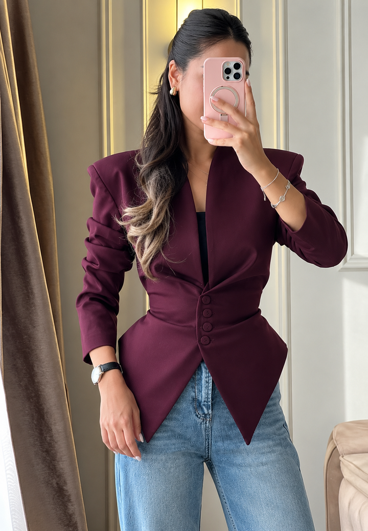 Getailleerde damesblazer met asymmetrische sluiting en schouderstukken - Marlies