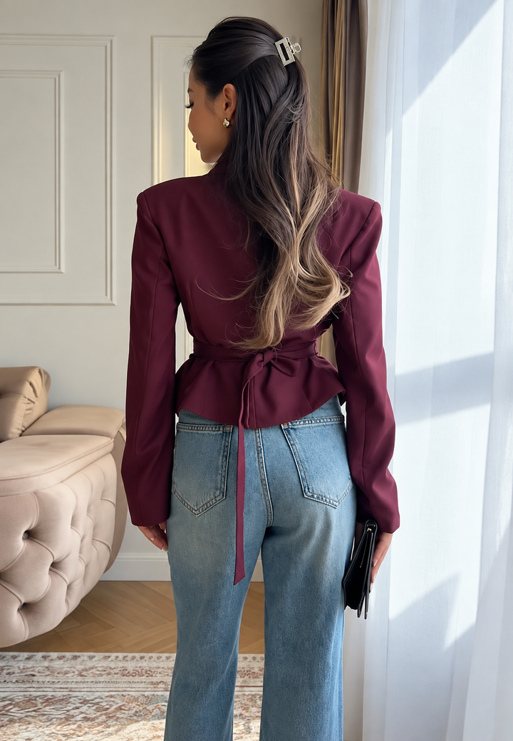 Getailleerde damesblazer met asymmetrische sluiting en schouderstukken - Marlies