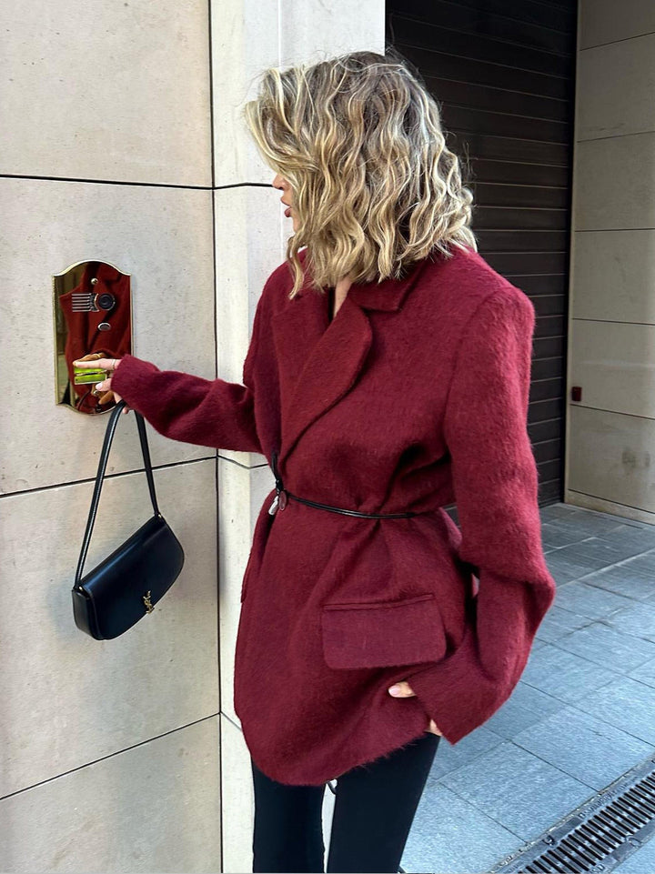Damesblazer van wol met smalle riem en puntige revers - Ursula