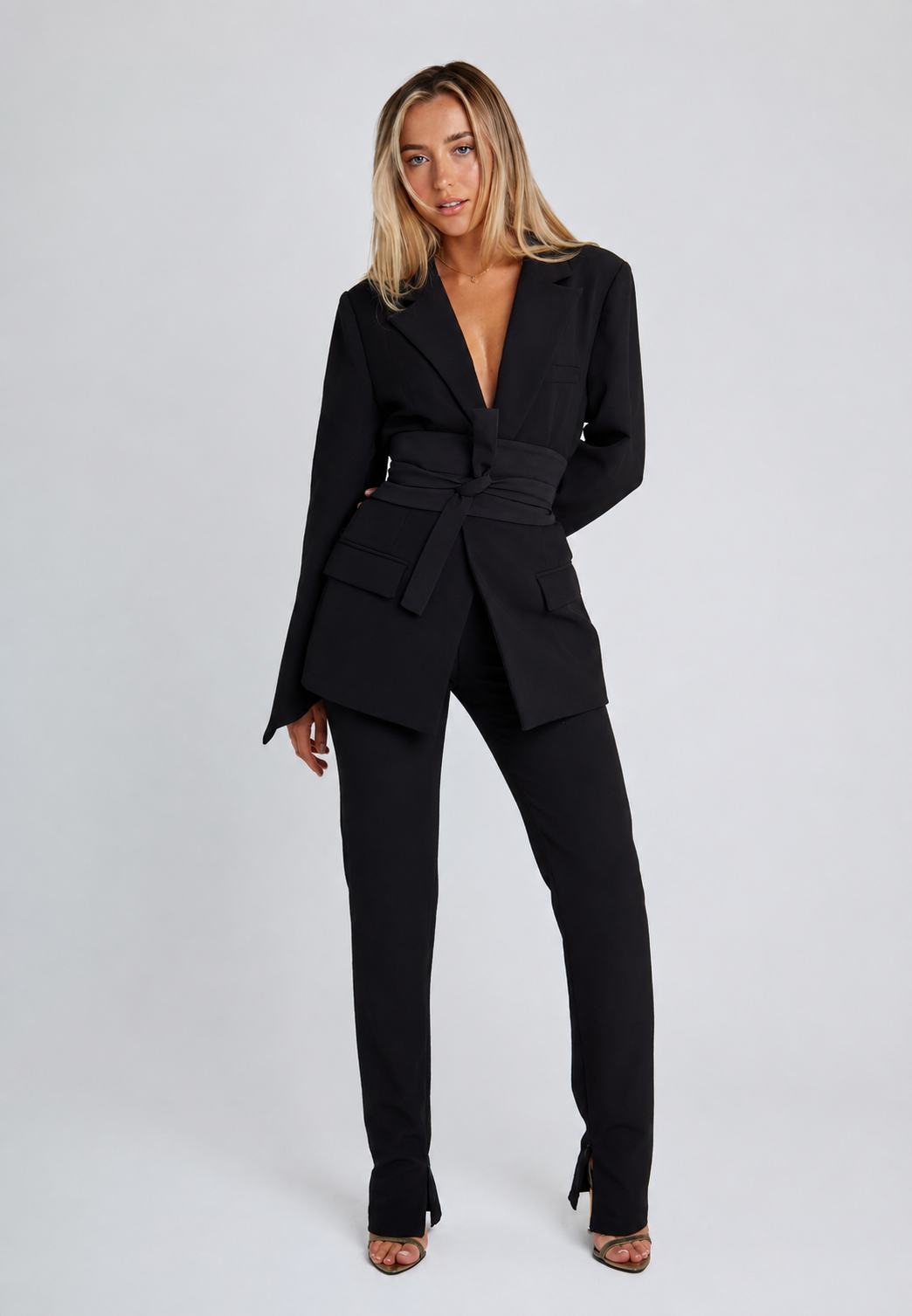 Lange damesblazer met brede riem, revers en zakken - Janina