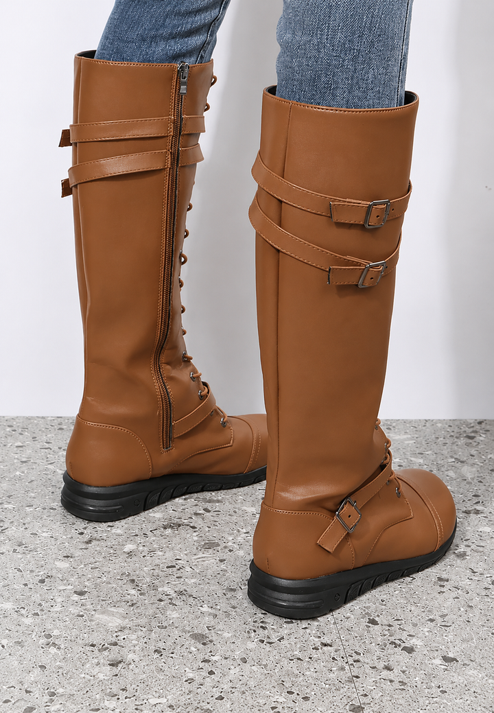 Hoge dameslaarzen in militaire stijl met veters en metalen gespen - Bravena