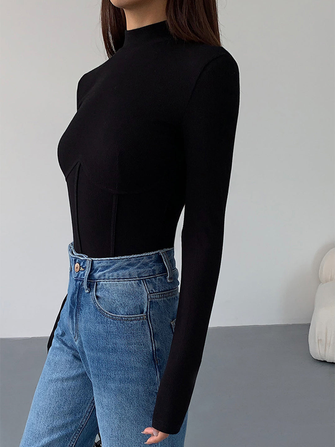 Top met hoge hals, lange mouwen en korsetdetails - Annelie